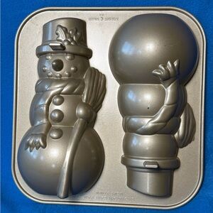 Nordic Ware 3-D Snowman Cast Aluminum 10 Cup Christmas Cake Baking Pan